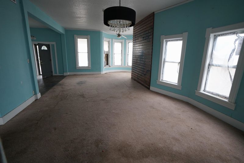 1221 E 11th Ave, Hutchinson, KS 67501