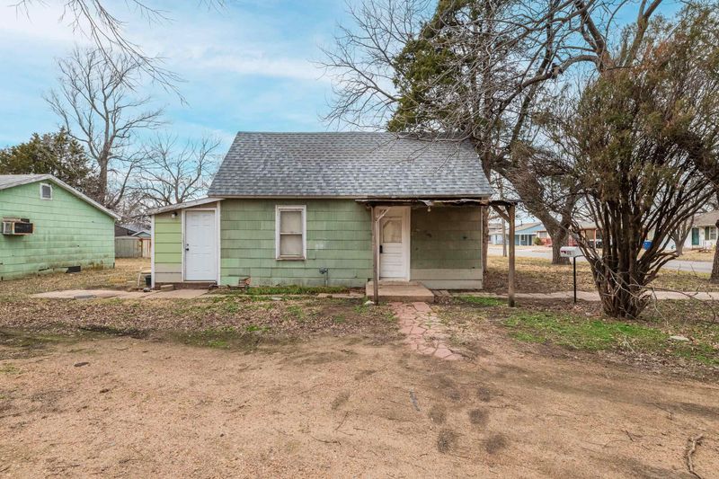 573 W 1st, Valley Center, KS 67147