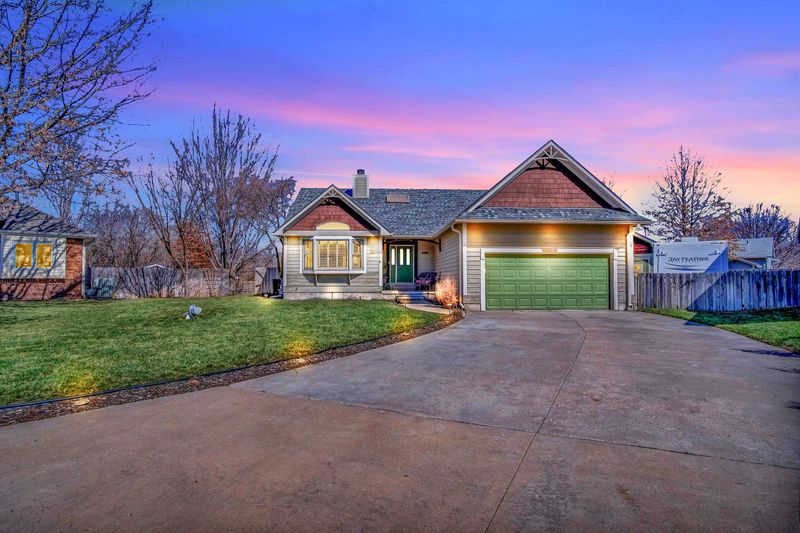 1208 Trinity Ct, Newton, KS 67114