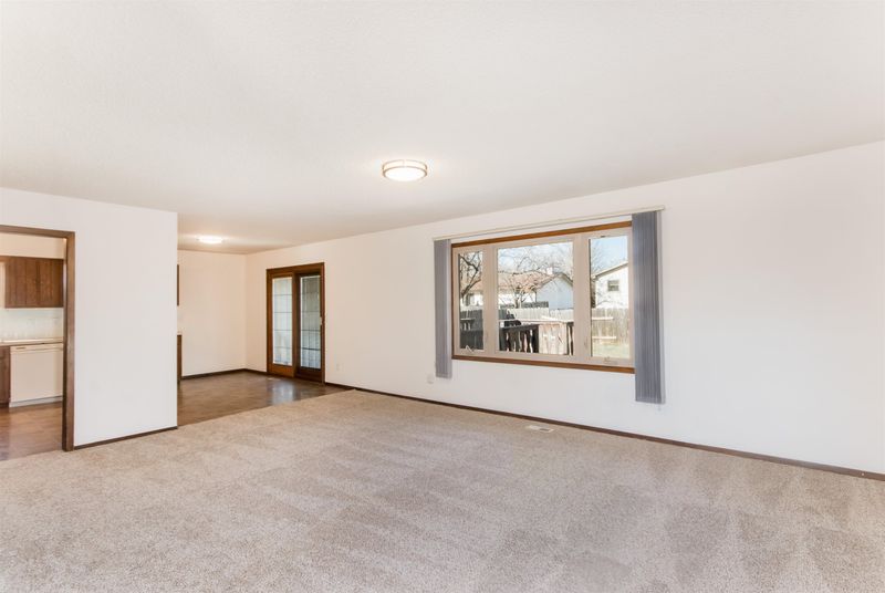 4017 Auburn St, Bel Aire, KS 67220