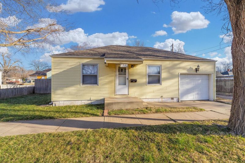 2710 E Lincoln St, Wichita, KS 67211