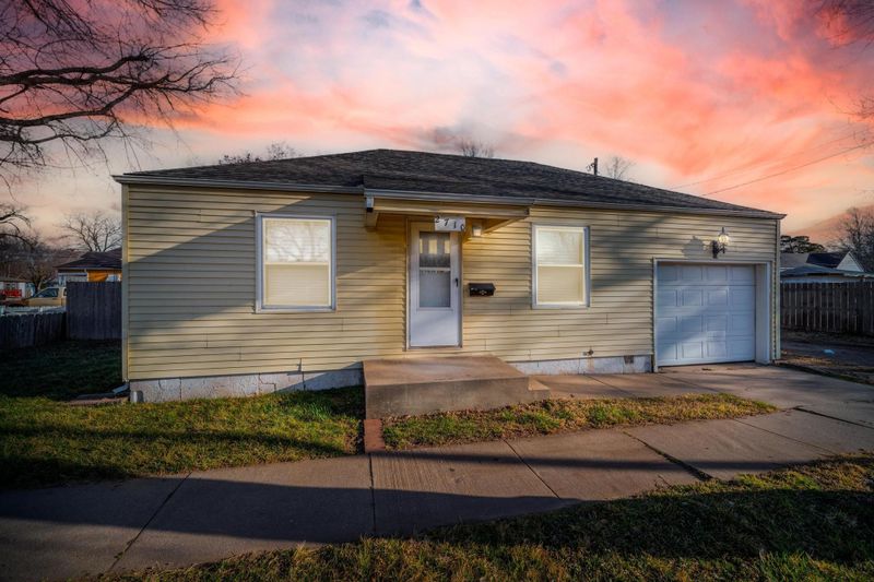 2710 E Lincoln St, Wichita, KS 67211