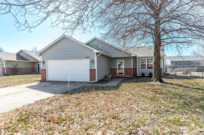 709 Deerfield Cir, Valley Center, KS 67147