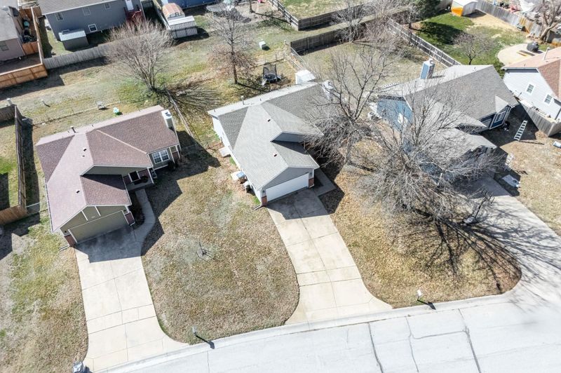 709 Deerfield Cir, Valley Center, KS 67147
