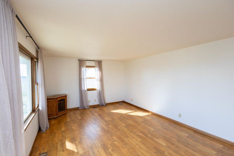 5226 SW 48th St, Newton, KS 67114