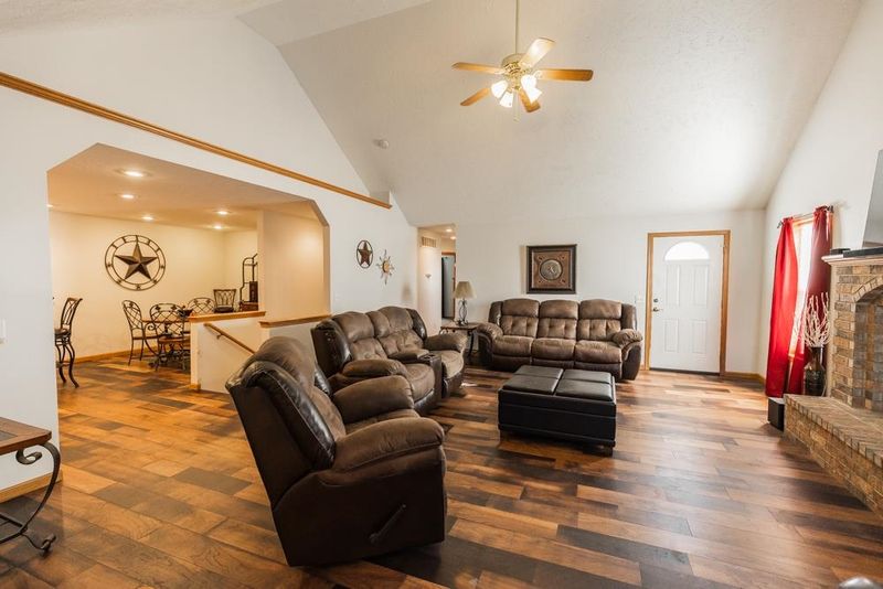 2247 Saddlebrook Dr, Salina, KS 67401