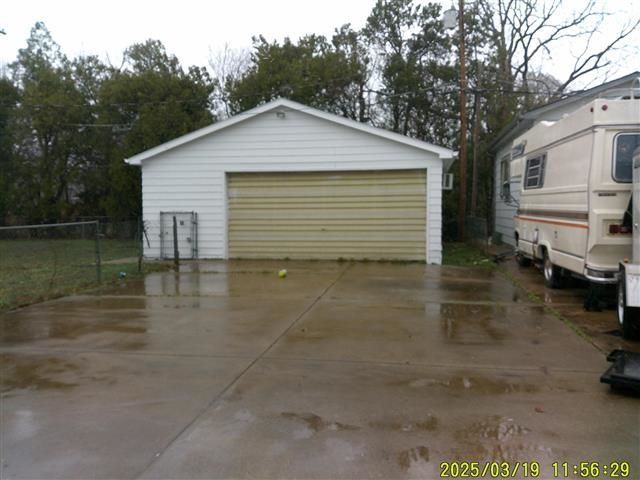 1021 Dover Dr, Salina, KS 67401