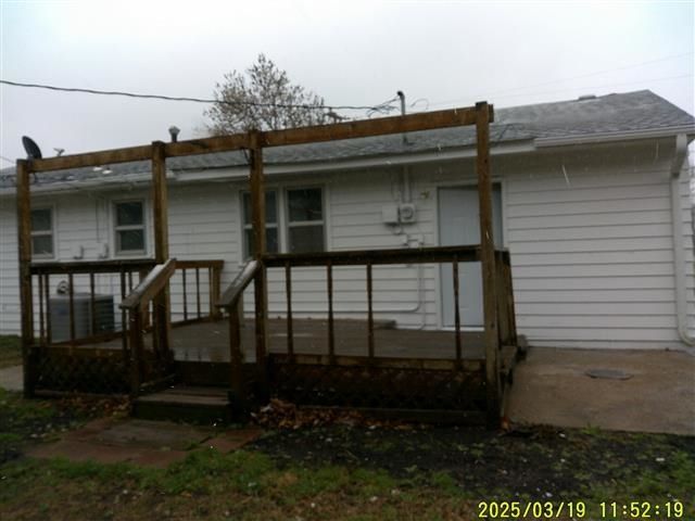 1021 Dover Dr, Salina, KS 67401