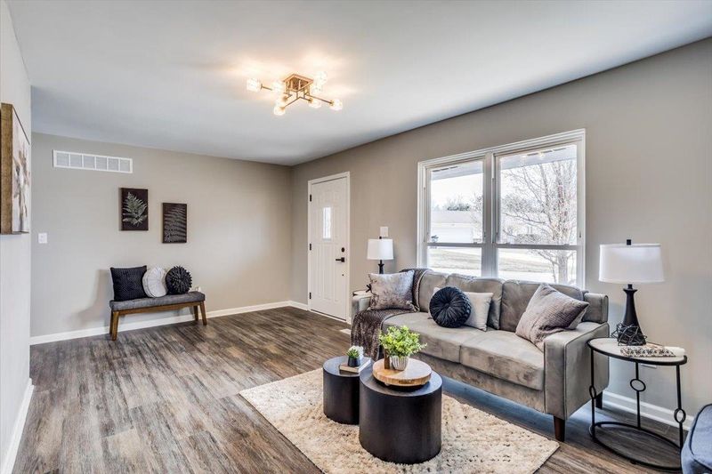 12 SE 4th Ct, Newton, KS 67114