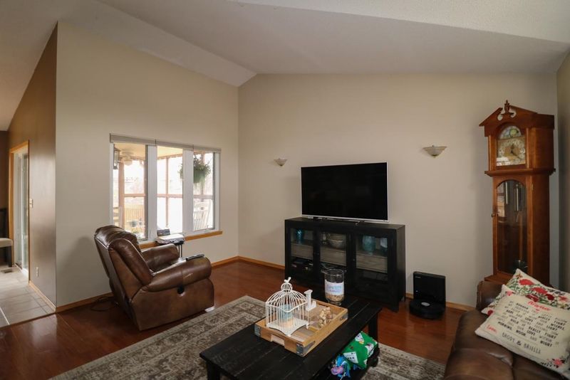 114 N Springwood Dr, Derby, KS 67037