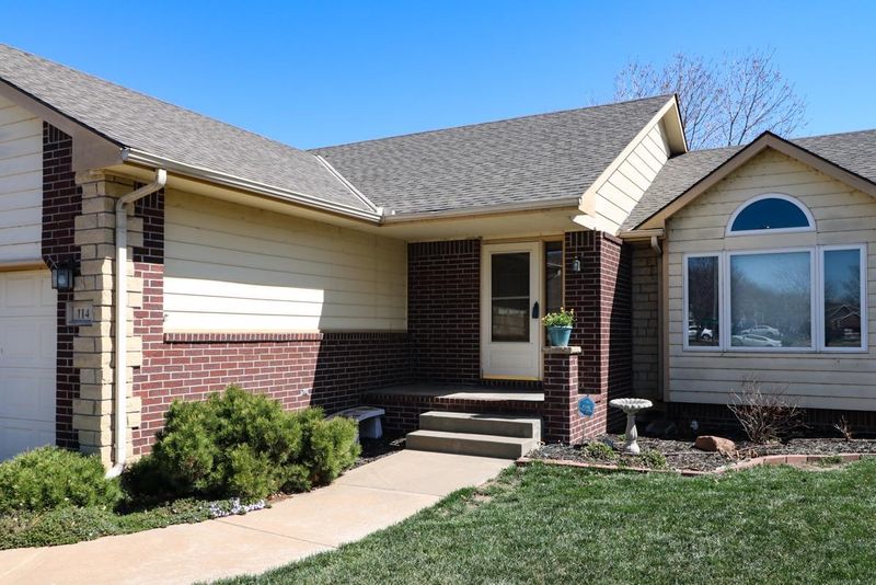 114 N Springwood Dr, Derby, KS 67037
