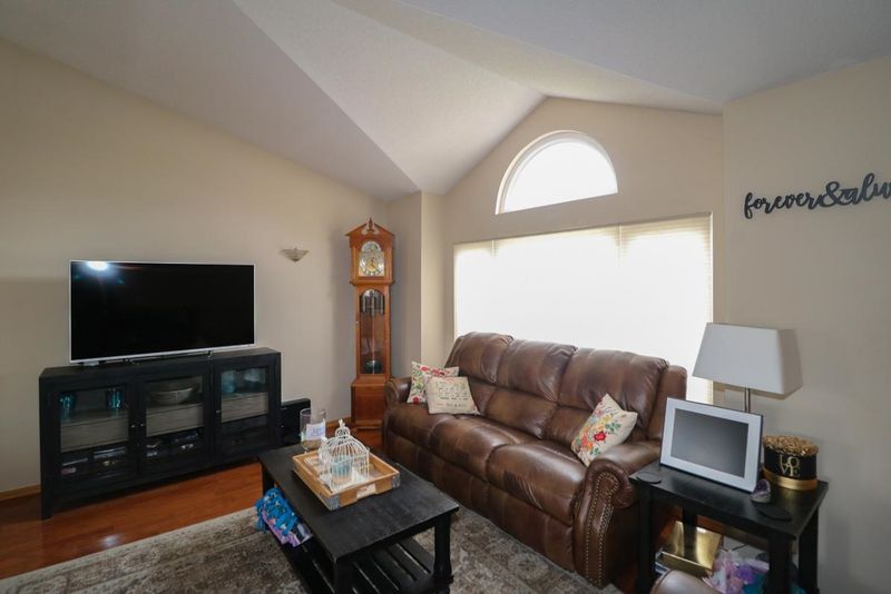 114 N Springwood Dr, Derby, KS 67037
