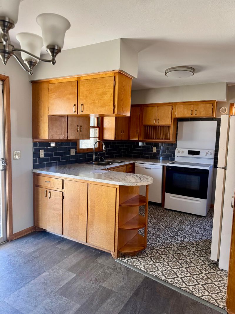 2115 S Volutsia, Wichita, KS 67211