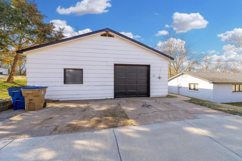 302 S Water St, Derby, KS 67037
