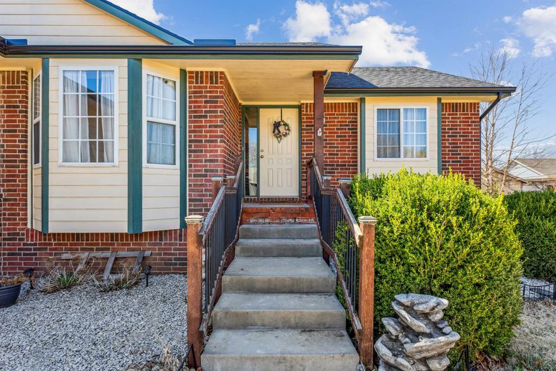 217 E Cedar Crest Rd, Rose Hill, KS 67133