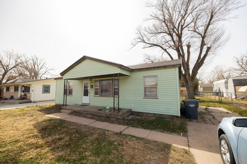 1809 E 51st St S, Wichita, KS 67216