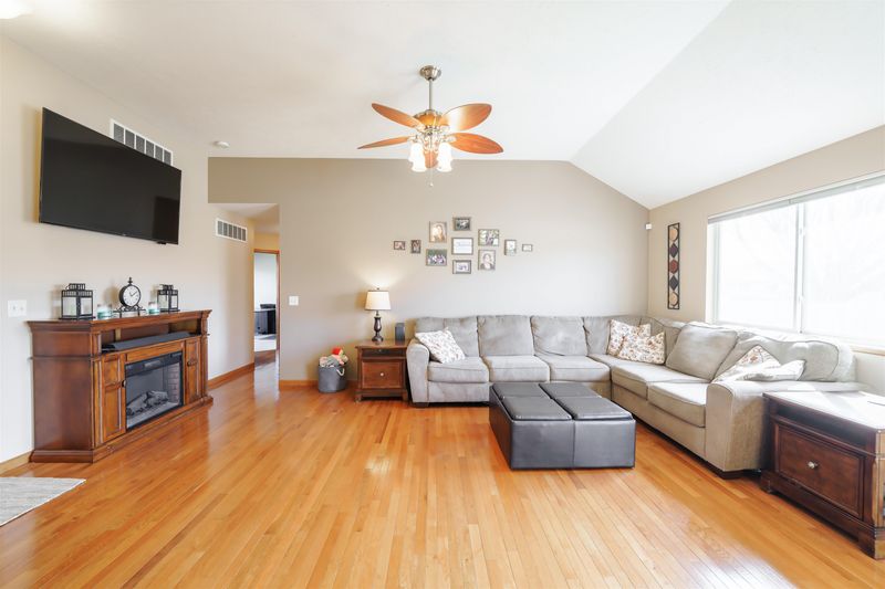 2928 Jack Cir, Salina, KS 67401