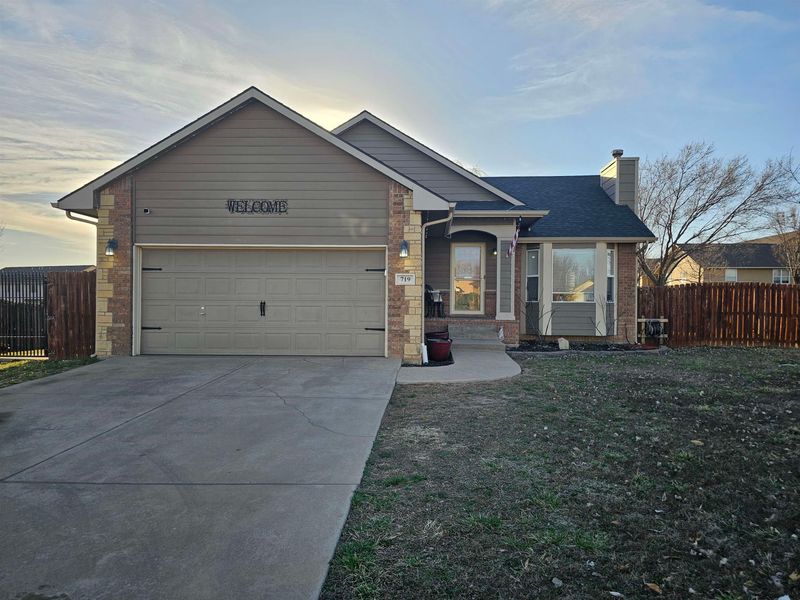 719 N Timberleaf Dr, Derby, KS 67037
