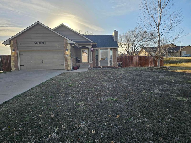 719 N Timberleaf Dr, Derby, KS 67037