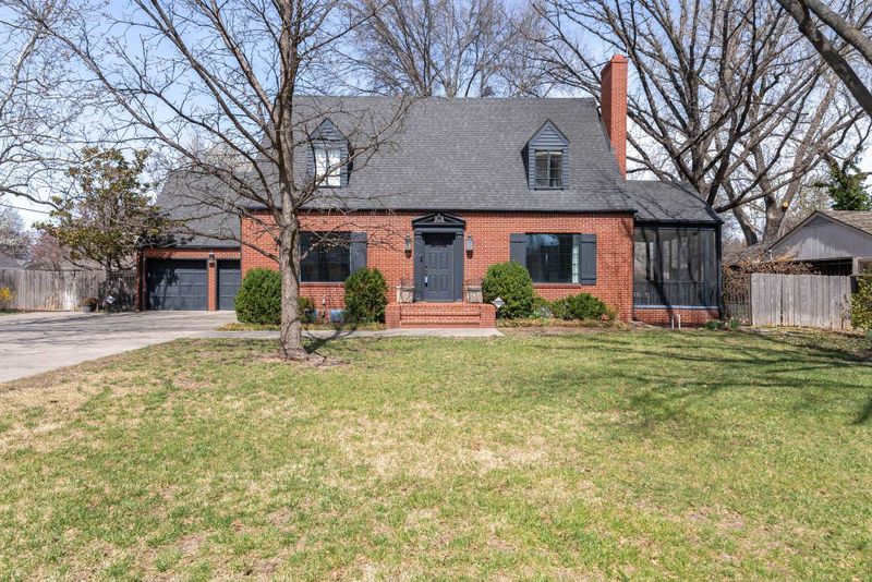 40 E Norfolk Dr, Eastborough, KS 67206