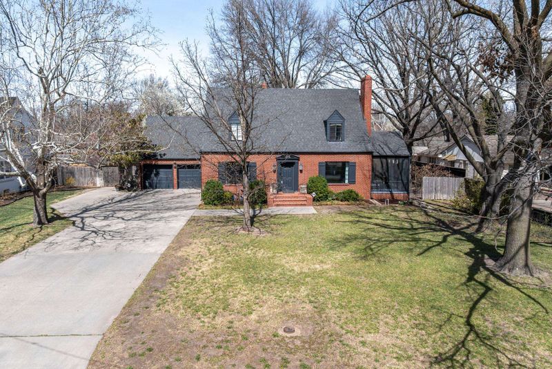 40 E Norfolk Dr, Eastborough, KS 67206