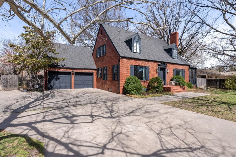 40 E Norfolk Dr, Eastborough, KS 67206