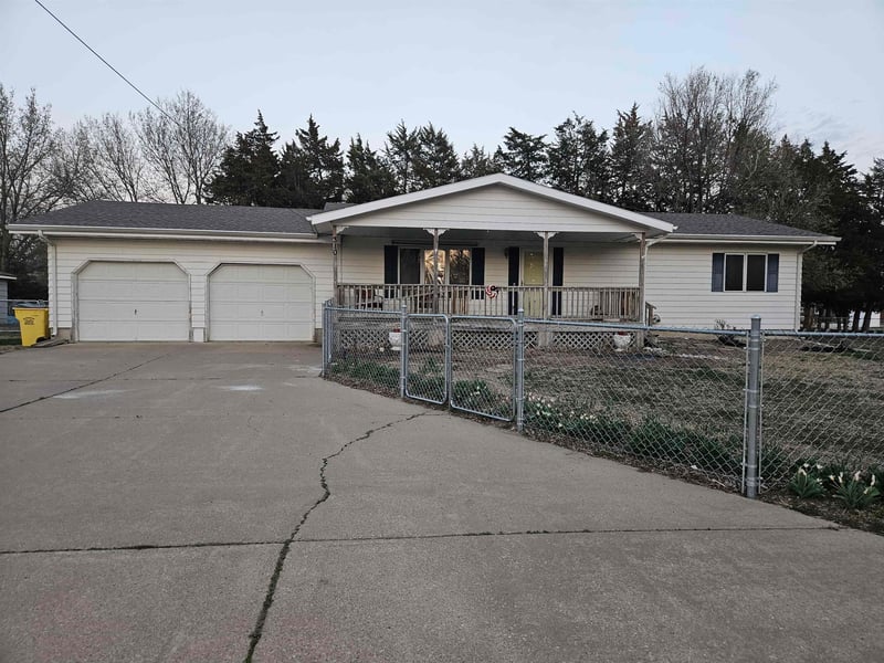 310 N Poplar St, Solomon, KS 67480
