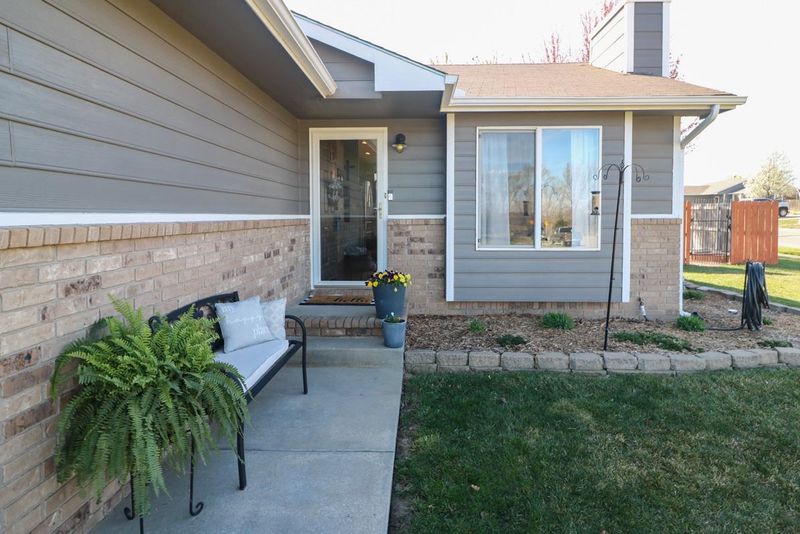 1729 N Wedgewood Ct, Mulvane, KS 67110