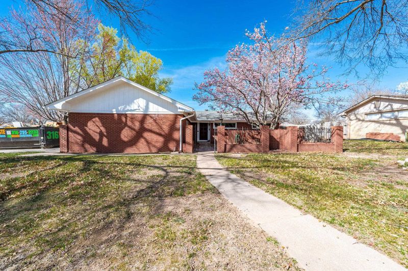 6102 E 8th St N, Wichita, KS 67208