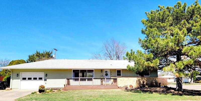1019 Manor Rd, Salina, KS 67401