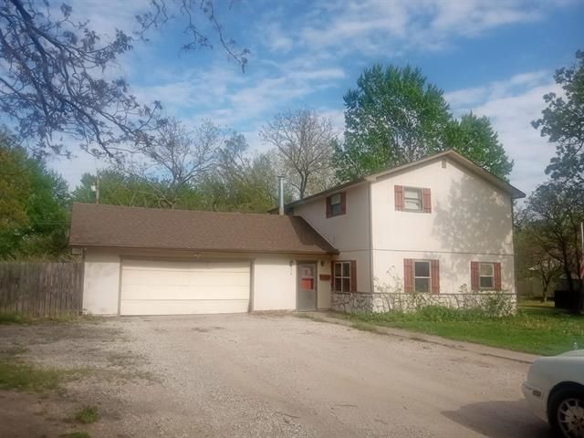 716 Main, Halstead, KS 67056
