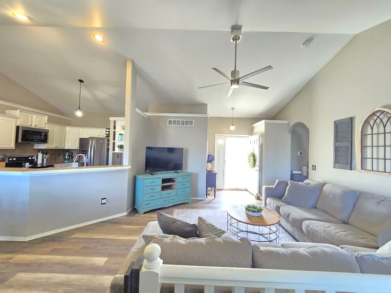 400 E Yeager St, Rose Hill, KS 67133