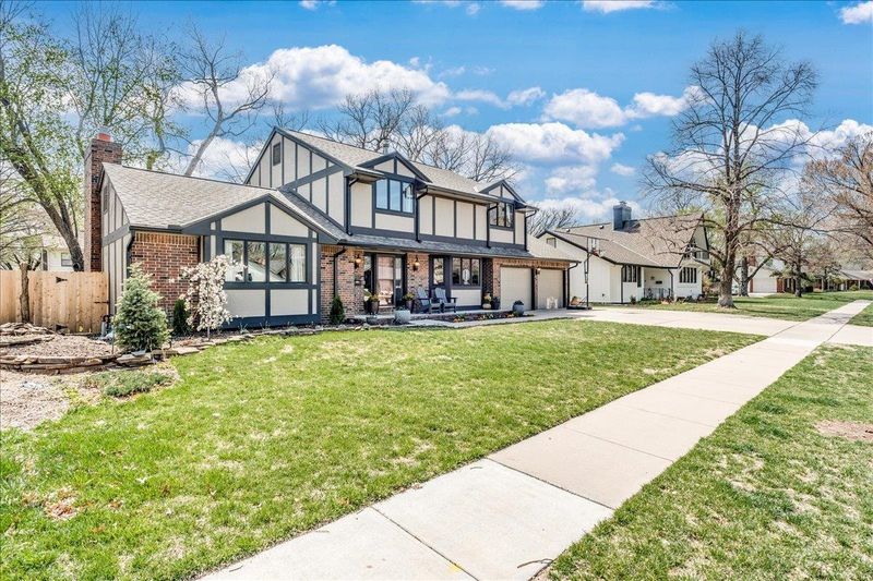 7507 E Norfolk Cir, Wichita, KS 67206