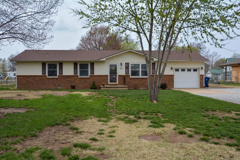 251 N Pratt St, Mount Hope, KS 67108