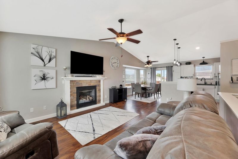 510 Clover Ln, Hesston, KS 67062