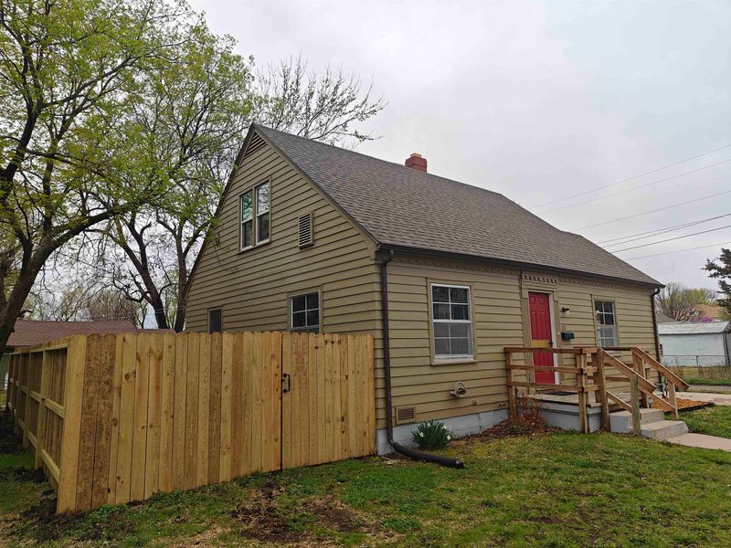 113 N Walnut St, Newton, KS 67114