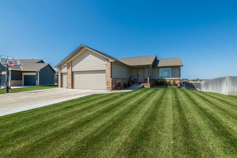 10583 Sondra Ct, Maize, KS 67101