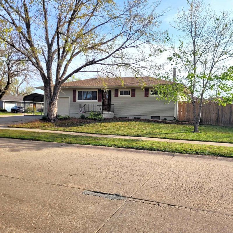 2077 Harold Ave, Salina, KS 67401