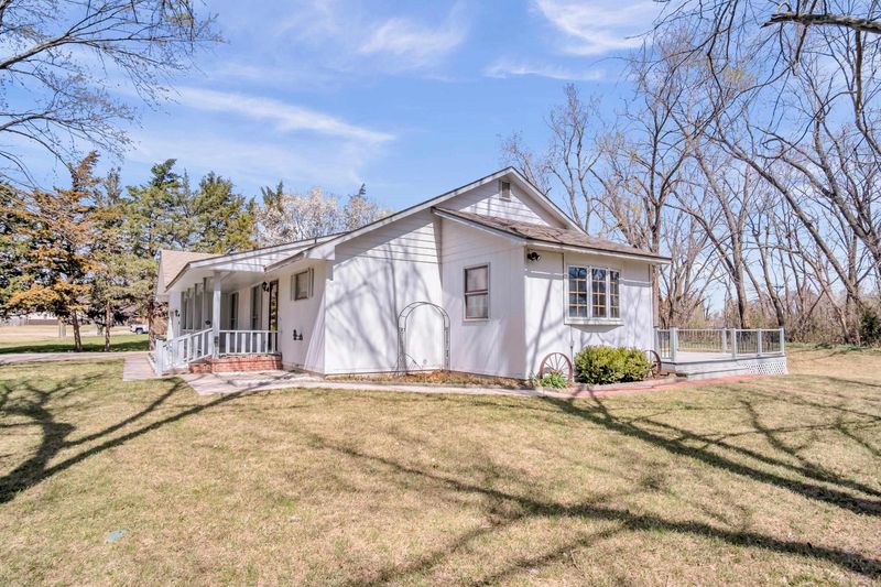 628 Mockingbird Ln, Newton, KS 67114