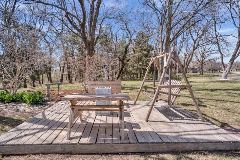 628 Mockingbird Ln, Newton, KS 67114