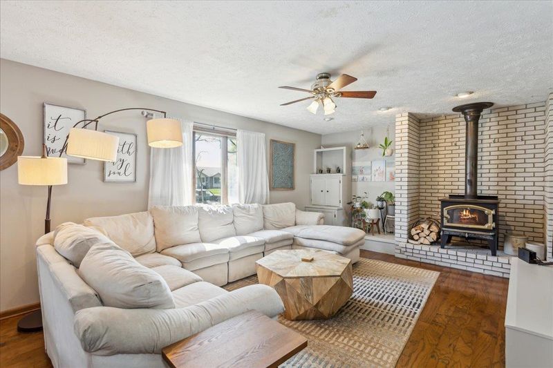 1103 Chestnut St, Halstead, KS 67056