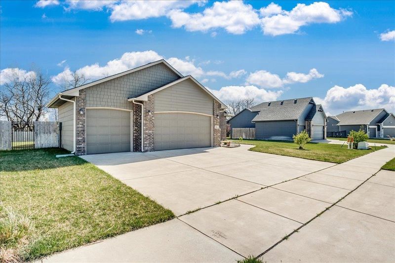 831 Freedom St, Derby, KS 67037