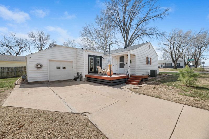 958 N Georgie Ave, Derby, KS 67037