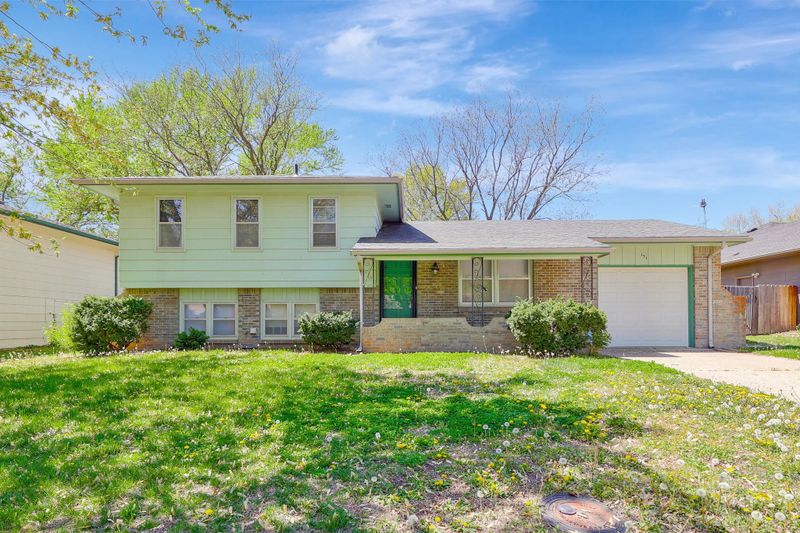 131 S Circle Dr, Derby, KS 67037
