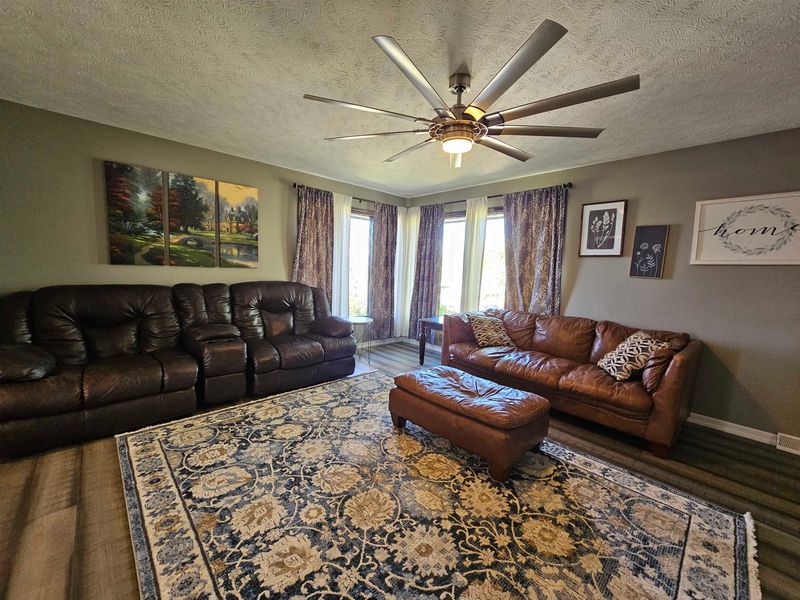 1926 Starlight Dr, Salina, KS 67401