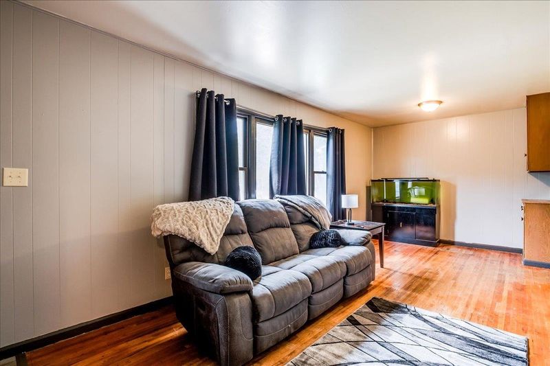 220 E Edgemoor St, Derby, KS 67037