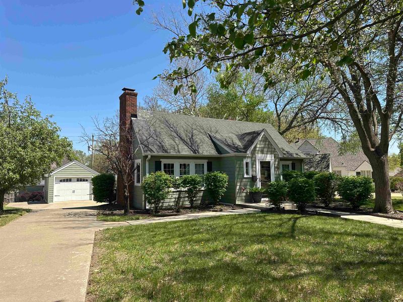 109 Overhill Rd, Salina, KS 67401