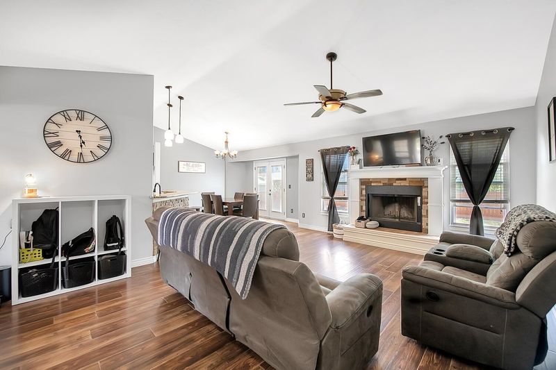 131 E Creekstone St, Mulvane, KS 67110
