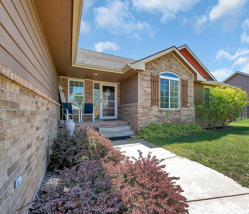 131 E Creekstone St, Mulvane, KS 67110