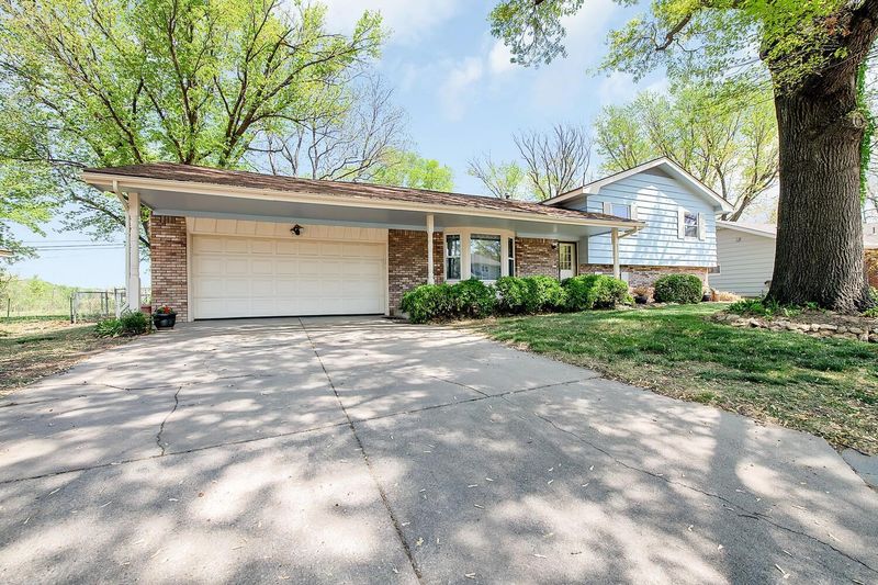 5 Willowdell Ct, Mulvane, KS 67110-1201
